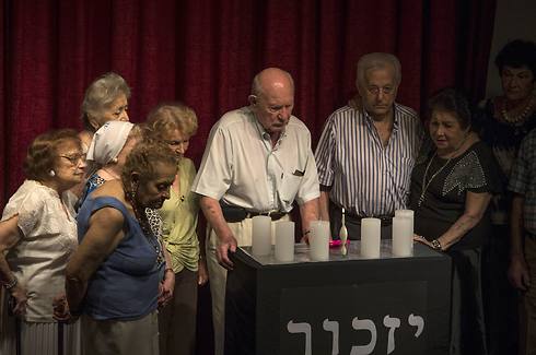 Jews attend ceremony at community center (Photo: AP) 