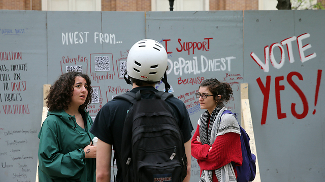 Pro-BDS display at DePaul University campus (Photo: AP)