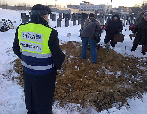 Yevgeni Yatsina's funeral. 'We knew that we would go in there and get him out from there despite the conditions' (Photo: ZAKA)