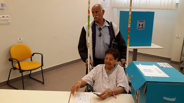 A patient casts her ballot at Hillel Yaffe Medical Center in Hadera. (Photo: Alex Greenman)