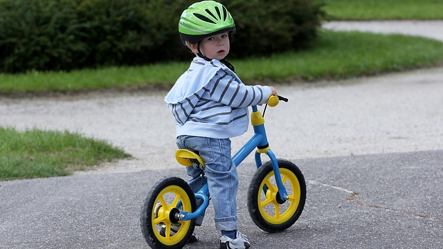 חשוב להקנות לילדים הרגלים להתנהגות בטוחה על גלגלים (צילום: shutterstock)