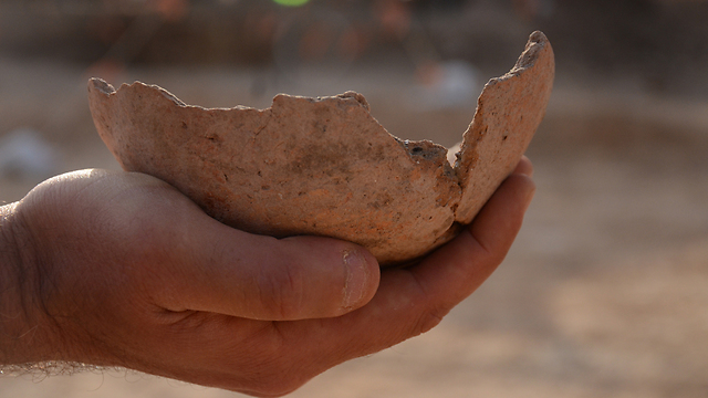 Shard of pottery found at site (Photo: IAA) 