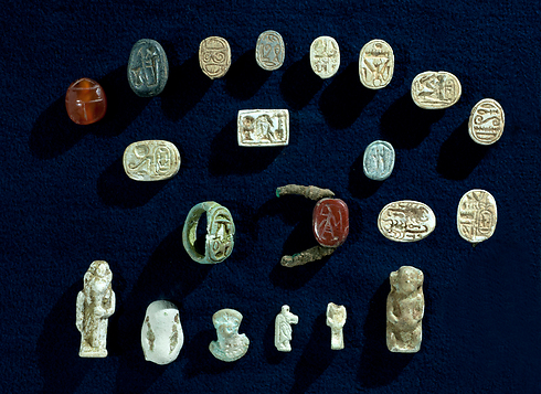 A collection of artifacts with characteristics of the Egyptian culture, which were discovered in the excavation (Photo: Clara Amit, IAA)