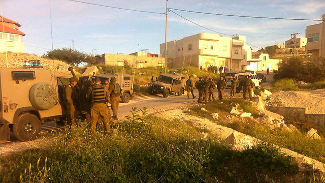 Soldiers searching the area for the missing Israeli (Photo: Tazpit)