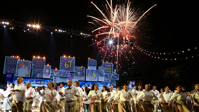 Fireworks display at Mt. Herzl (Photo: Amit Shabi)