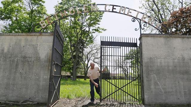 The gates of Beth Olem Cemetery in Detroit (Photo: AP)