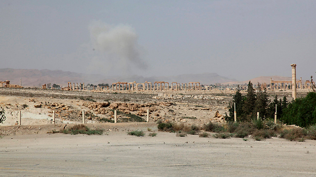 Plumes of smoke rising near the ruins of Palmyra (Photo: Reuters) 