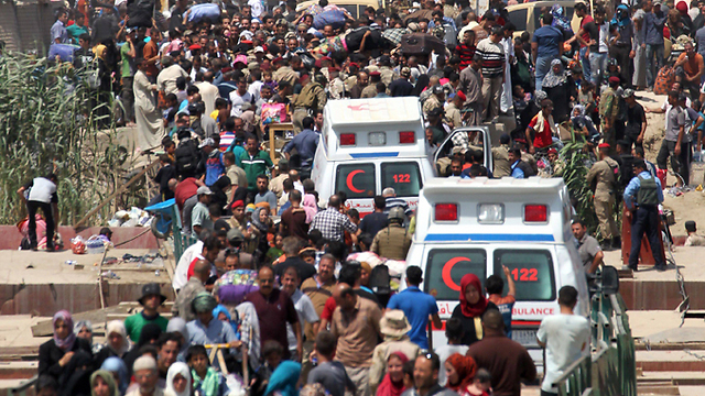 Refugees flee from an ISIS assault on Ramadi in Iraq. (Photo: AFP)