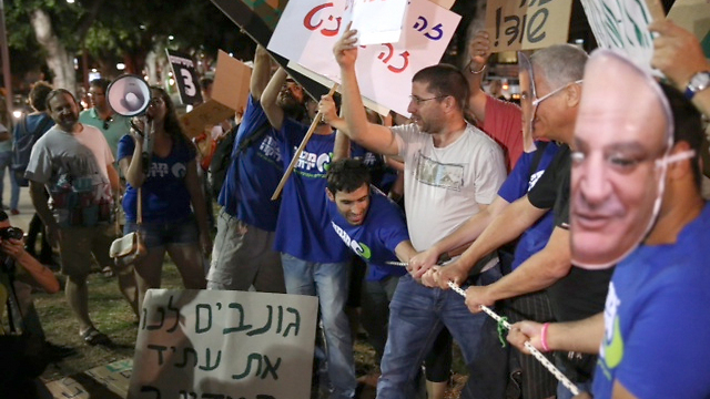 ההפגנה בתל אביב, הערב (צילום: מוטי קמחי)