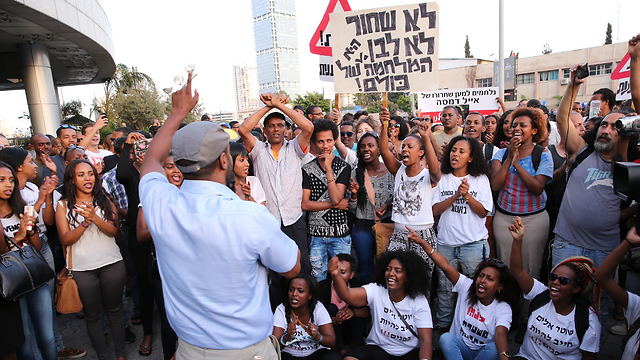 Ethiopian-Israelis demonstrate in Tel Aviv. (Photo: Moti Kimchi)