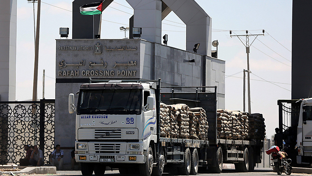 Goods entering Gaza from Rafah (Photo : EPA)