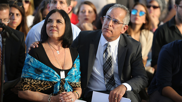 Steinberg's parents Evie and Stuart. (Photo: Gil Yohanan)