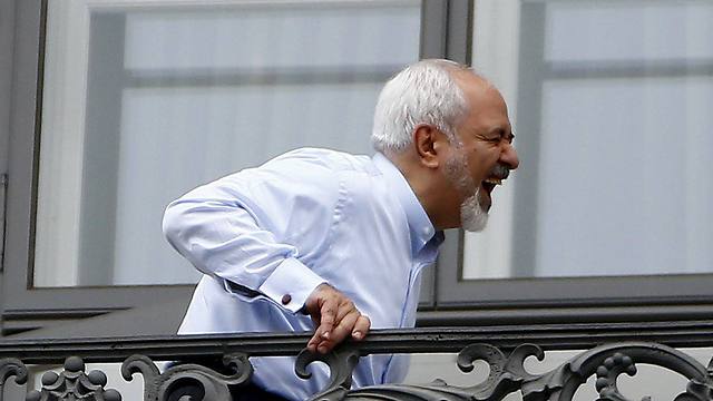 Iranian Foreign Minister Zarif on his balcony in Vienna. (Photo: Reuters)