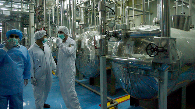 Iranian scientists at Iran's Isfahan nuclear facility (Archive photo: EPA)