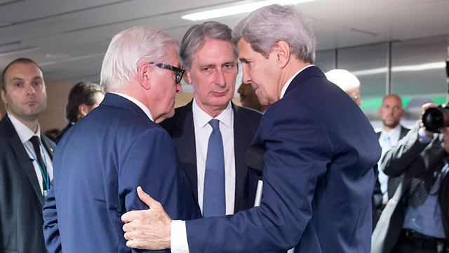 Hammond, center, with counterparts from the US and Germany (Photo: AP)