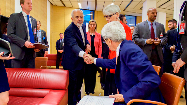 American and Iranian foreign ministers shake hands in Vienna. The representatives of the leading Western states should have demanded that the Iranian regime adopt the Arab League's peace initiative as an inseparable part of the nuclear agreement (Photo: Reuters)