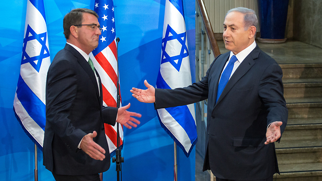 Ashton Carter greets Prime Minister Netanyahu during his recent visit to Israel. (Photo: Emil Selman)