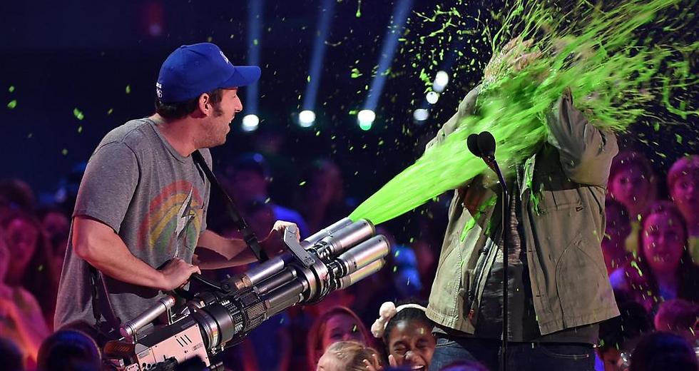 Sandler and Gad enjoying some slime (Photo: GettyImages)