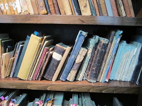 Hundreds of ancient books in small rooms (photo courtesy of the Shaar Binyamin Institute)