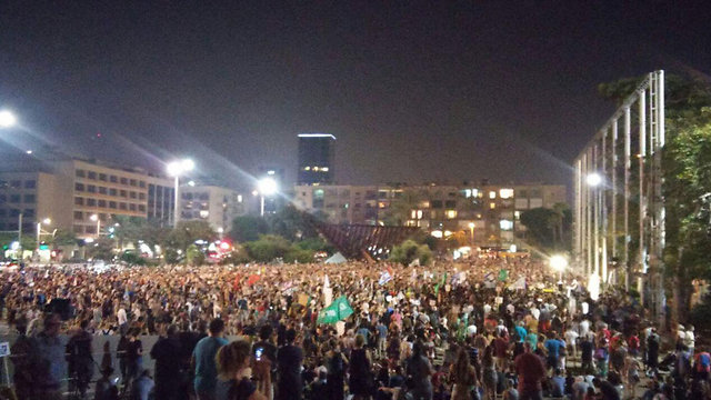 Thousands at Rabin Square (Photo: Becky Azran)