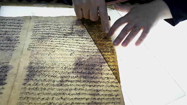 Iraq digitizing manuscripts (Photo: AP)