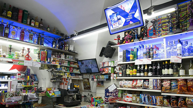 Battles over Shabbat in Jerusalem intensify: Convenience stores to be fined