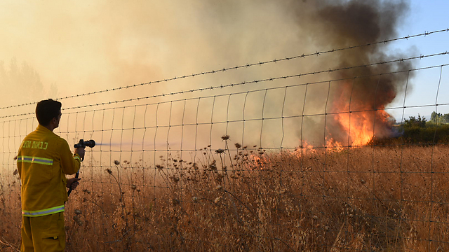 Firefighter at scene of explosion (Photo: Avihu Shapira)