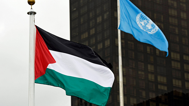 Palestinian flag outside the UN (Photo: EPA)