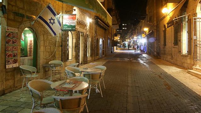 Empty street in Jerusalem's Nachalat Shiva (Photo: Amit Shaabi)