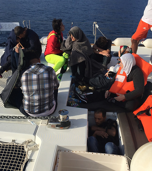 Syrian and Iraqi refugees on Israeli yacht (Photo: Gal Baruch)