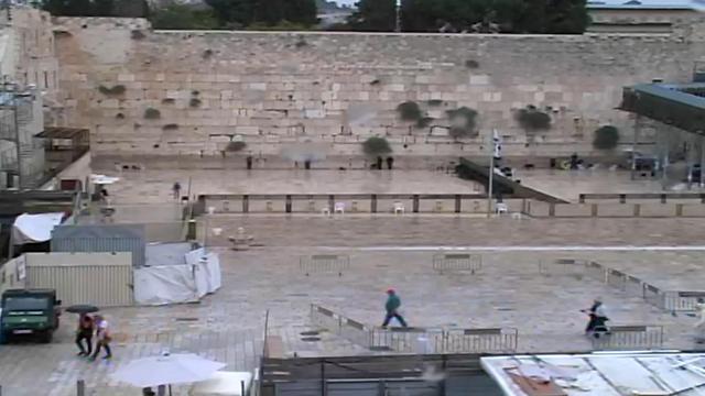 The Western Wall plaza, Sunday morning (Photo: Western Wall Heritage Foundation)