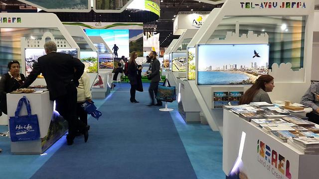 Snacks and swimsuits advertise Israel at London tourism fair