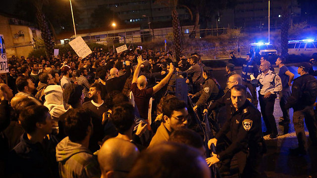 העימותים בהפגנה בתל אביב (צילום: מוטי קמחי)