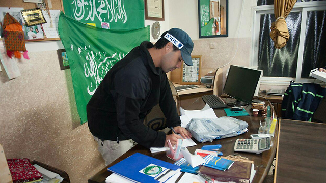 Police raid the offices of the northern branch of the Islamic Movement (Photo: Police Spokesman)