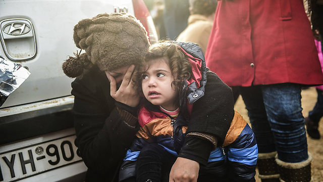 Refugees who arrived from Turkey reach the Greek island of Lesbos. (Photo: AFP)