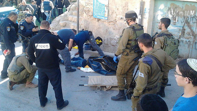 Two soldiers stabbed in Hebron in December 2015 (Photo: Elyashiv Tzviel)