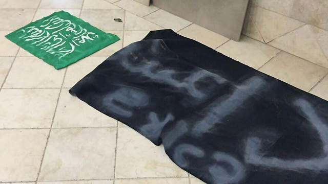 Flag with ‘Islamic State’ written on it found in Tel Aviv penthouse