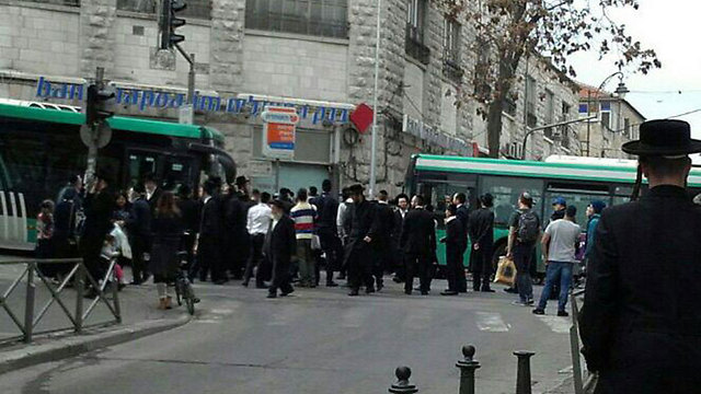 Ultra-orthodox protesters in Beit Shemesh. (Photo: Matzav Bitchoni Globali)