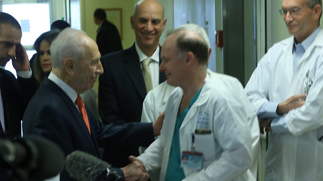 Shimon Peres discharged from hospital after suffering a mild heart attack (Photo: Motti Kimchi)