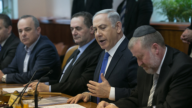 PM Benjamin Netanyahu speaking at Sunday's weekly cabinet meeting (Photo: Ohad Tzvigenburg)