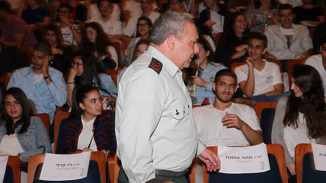 Chief of Staff Eisenkot in Bat Yam. (Photo: Moti Kimchi)