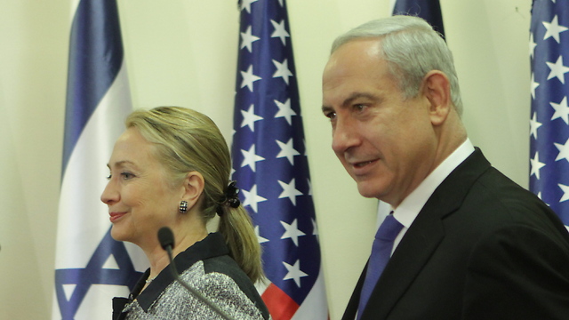 Hillary Clinton and Benjamin Netanyahu (Photo: Alex Kolomoisky)