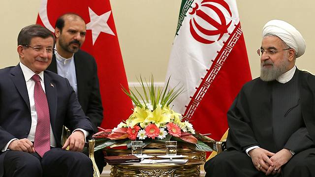 Iranian President Hassan Rouhani, right, meets with Turkish Prime Minister Ahmet Davutoglu (Photo: Associated Press)