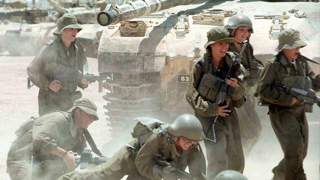 Armored Corps instructor course, 2000 (Photo: IDF Spokesman, courtesy of the IDF Archive)