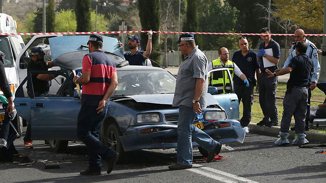 The terrorists' vehicle at the scene of the attack (Photo: Ohad Zwigenberg)