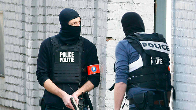 Police forces looking for suspects in Brussels (Photo: Reuters)