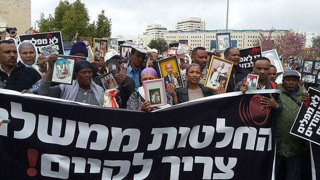 Ethiopian Jews demonstrating in Jerusalem (Photo: Omri Efraim)