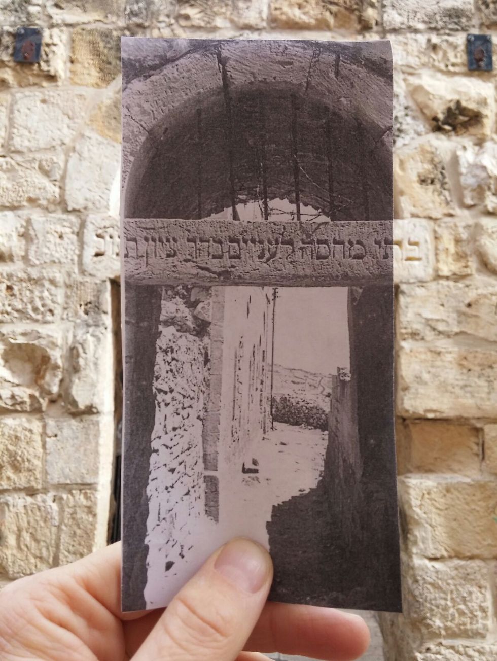 Entrance gate to shelters in the Old City of Jerusalem,1967