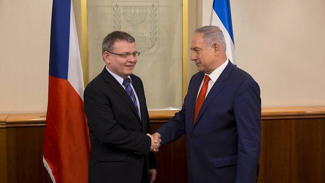 Prime Minister Benjamin Netanyahu and Czech Foreign Minister Lubomir Zaoralek (Photo: AFP)