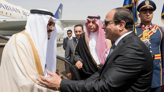 Saudi King Salman greeted by Egyptian President Sisi in Cairo (Photo: Reuters)